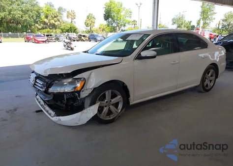 2013 Volkswagen Passat 2.5L Se z USA, uszkodzony, nr VIN 1VWBP7A39DC114411